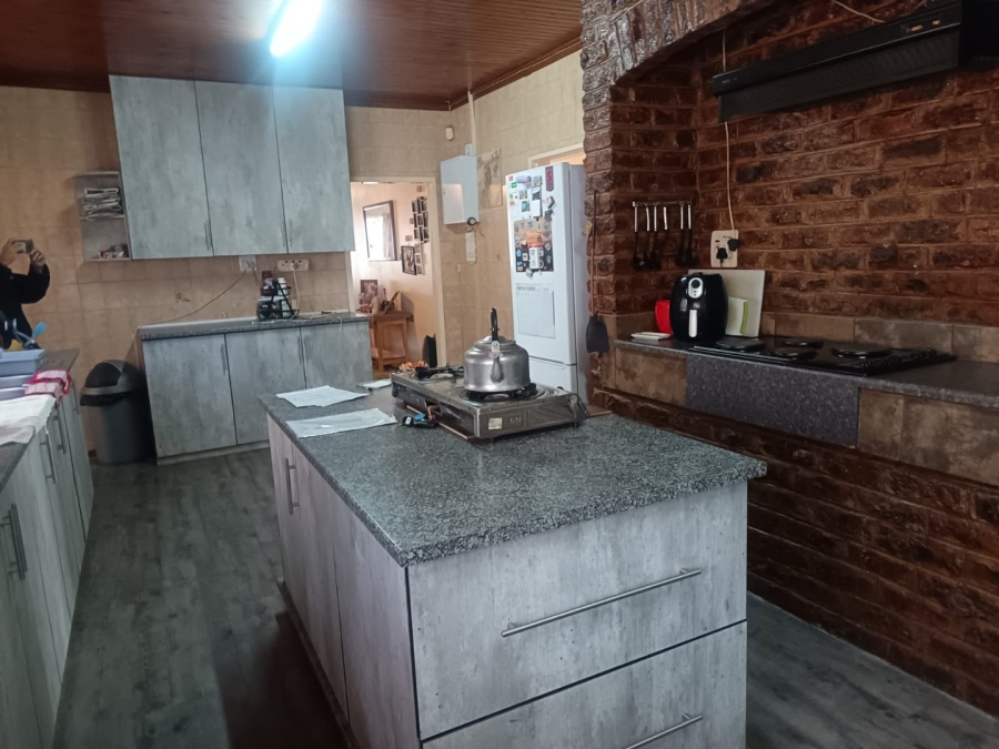 4 Bedroom Property for Sale in Heuwelsig Northern Cape